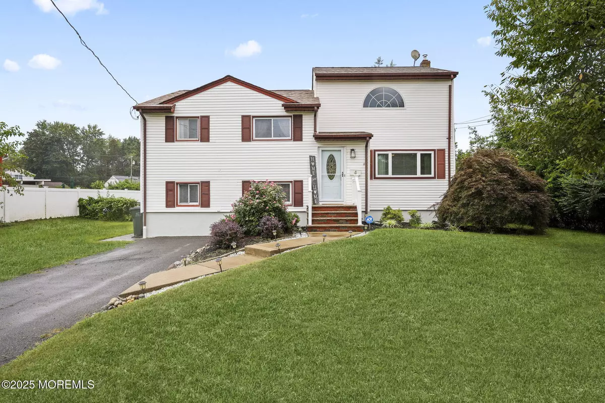 Freehold, NJ 07728,4 Schaeffer Lane