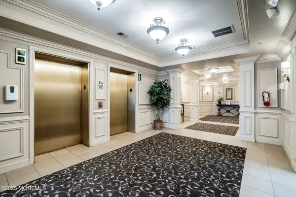 East Brunswick, NJ 08816,1204 Cedar Village Boulevard #204