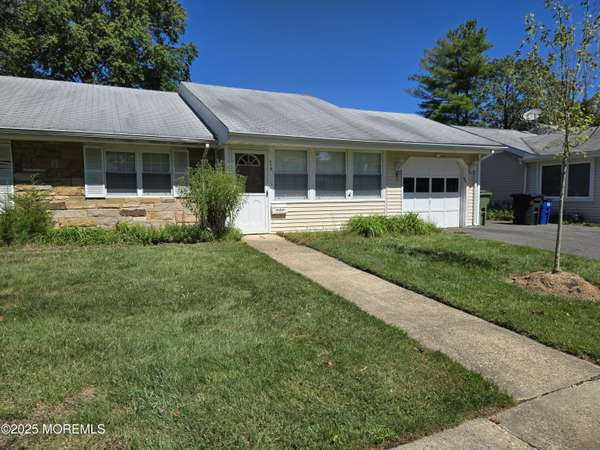 84 Gladiola Court, Lakewood, NJ 08701