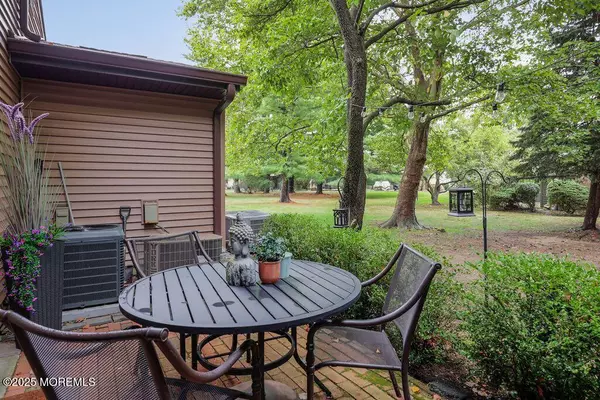Red Bank, NJ 07701,90 Friendship Court