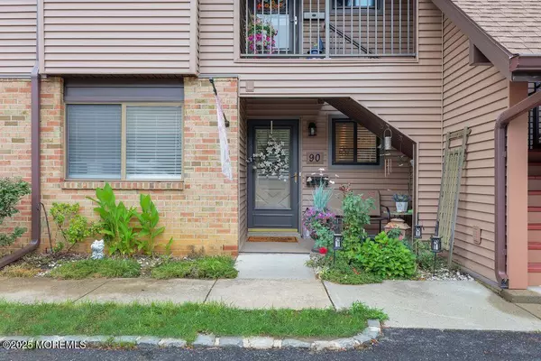 Red Bank, NJ 07701,90 Friendship Court