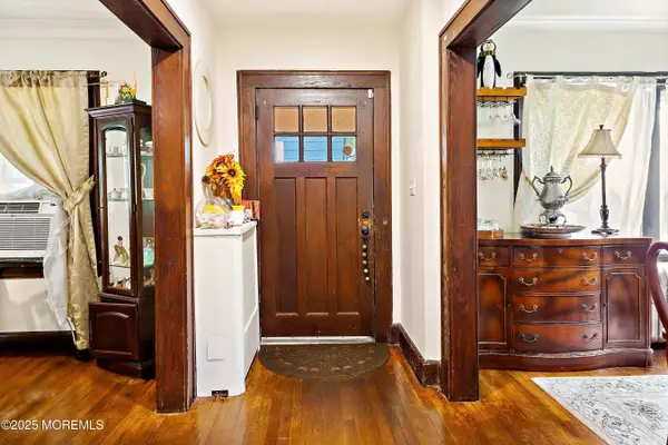 South Orange, NJ 07079,17 University Court