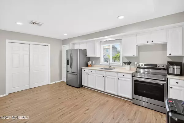 Manahawkin, NJ 08050,248 Matey Avenue
