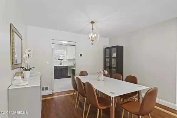 Lakewood, NJ 08701,431 Rose Court