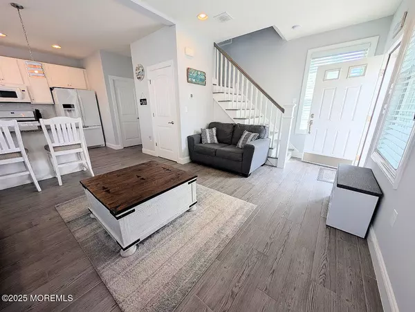 Lavallette, NJ 08735,105 W Shore Way
