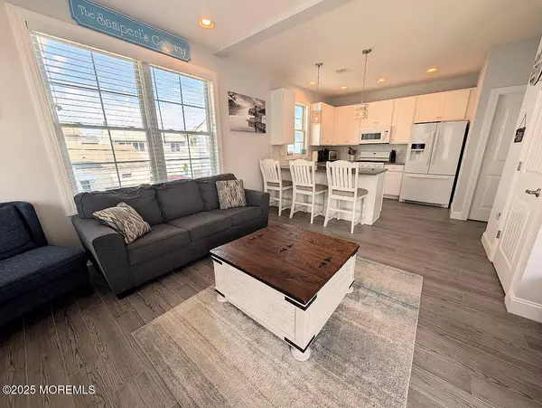 Lavallette, NJ 08735,105 W Shore Way