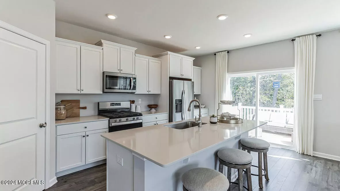 Neptune Township, NJ 07753,37 Victoria Gardens Square