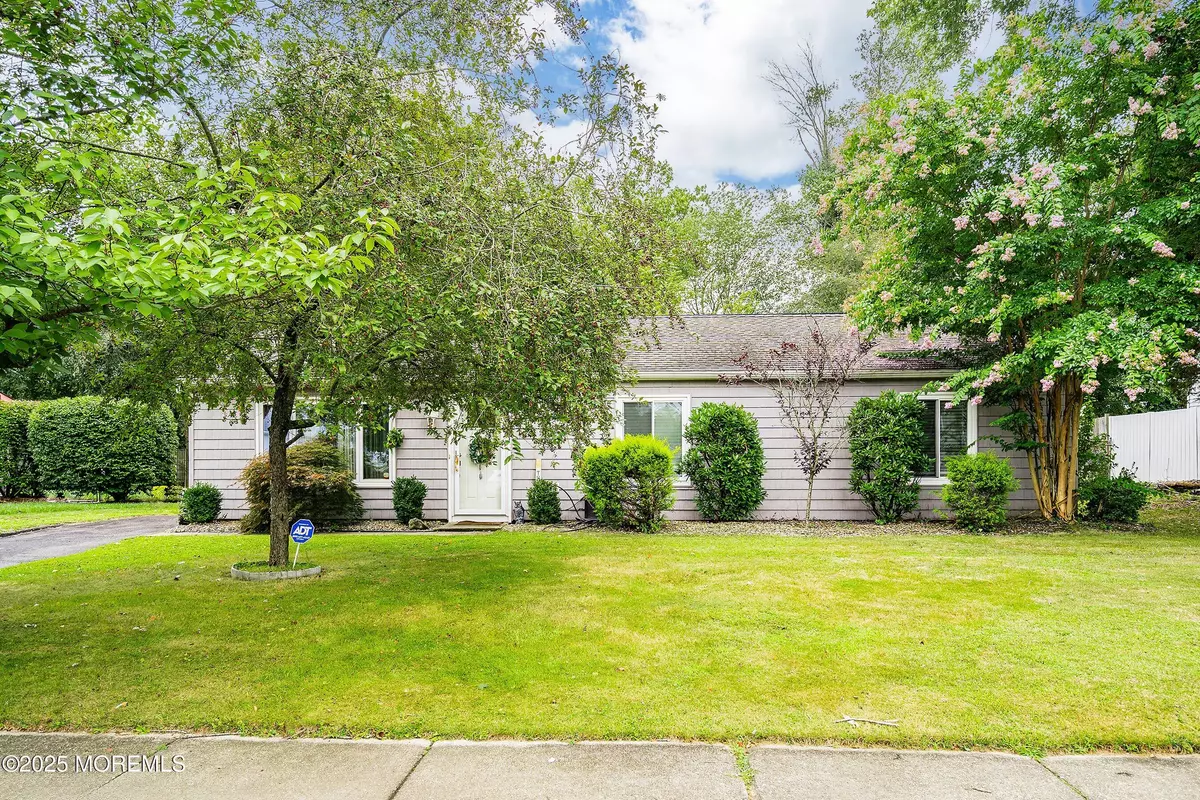 Jackson, NJ 08527,8 Harfield Drive