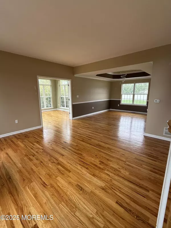 Manalapan, NJ 07726,3 Derek Court