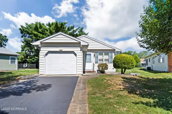 Toms River, NJ 08757,17 La Casta Court