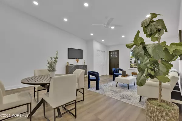 Freehold, NJ 07728,3 Carnaby Close #1000