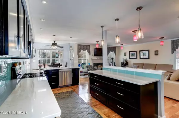 Howell, NJ 07731,6 Diamond Lane