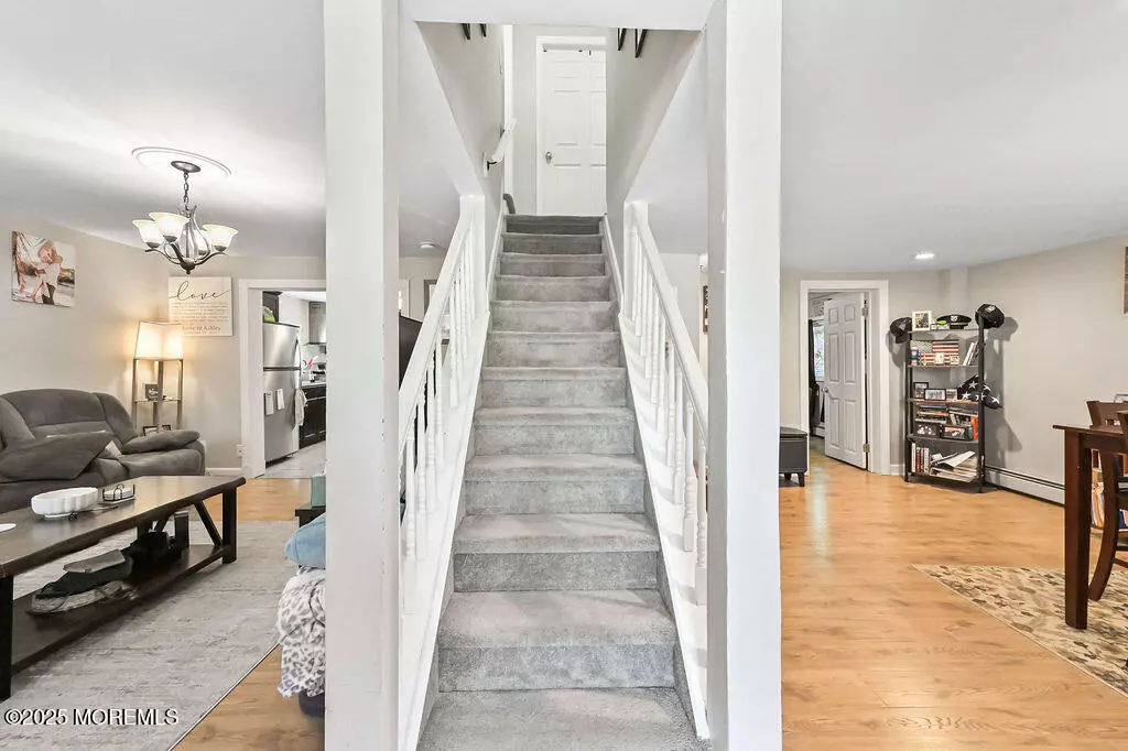 Keyport, NJ 07735,33 Oak Street