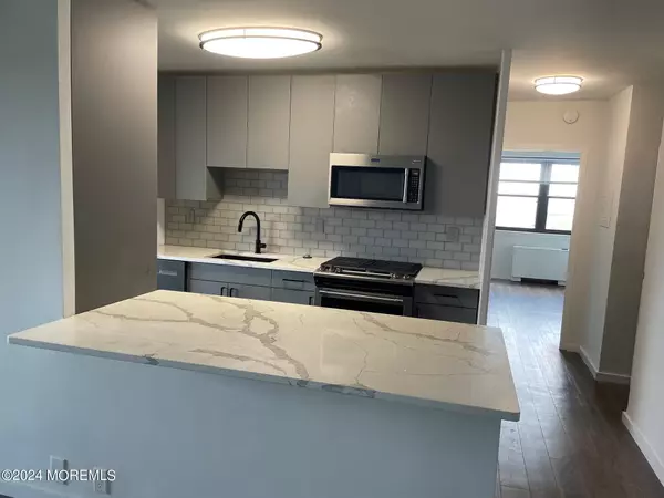 Atlantic Highlands, NJ 07716,10 Ocean Boulevard #4D