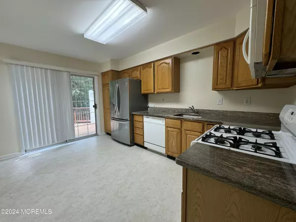 Holmdel, NJ 07733,28 Alpine Road #177