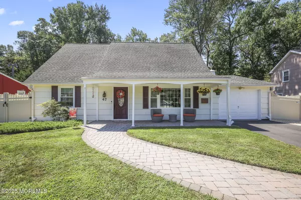 47 Overlea Lane, Aberdeen, NJ 07747