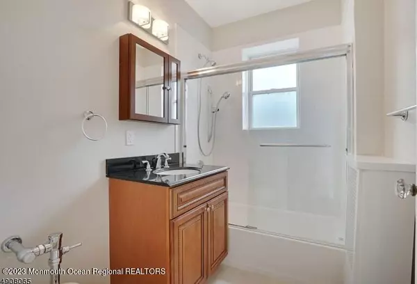 Montclair, NJ 07042,192 Claremont Avenue #3