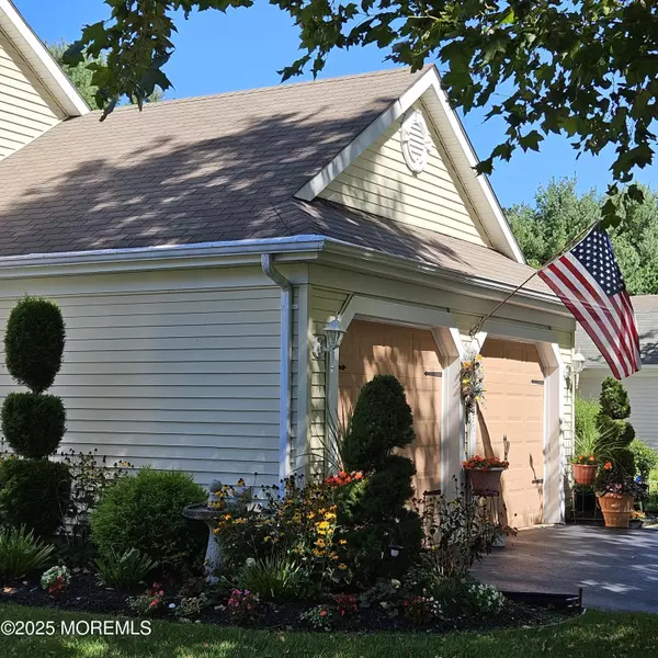 Lakewood, NJ 08701,20 Round Valley Court