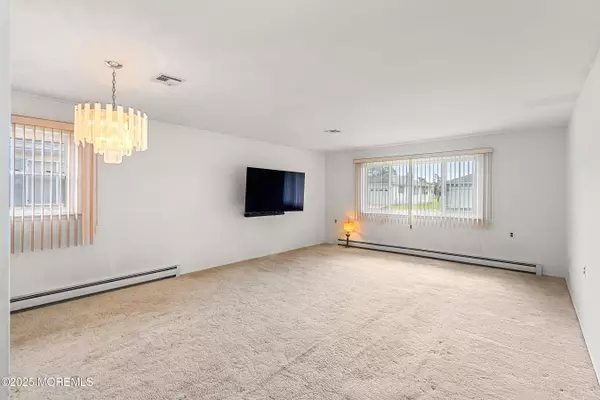 Toms River, NJ 08757,20 Marathon Street