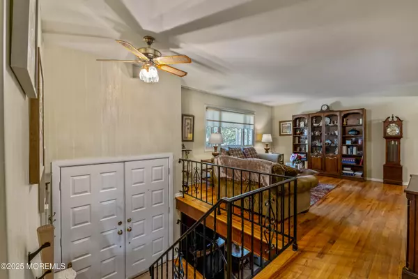 Aberdeen, NJ 07747,26 Warren Drive