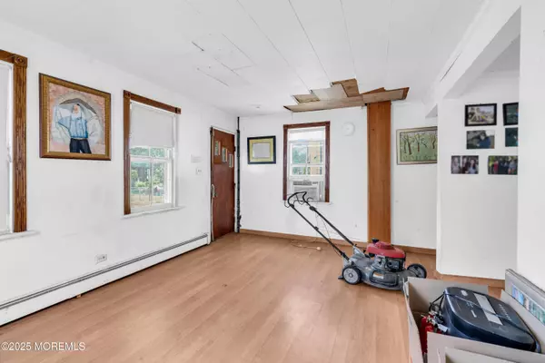 Freehold, NJ 07728,17 Henry Street