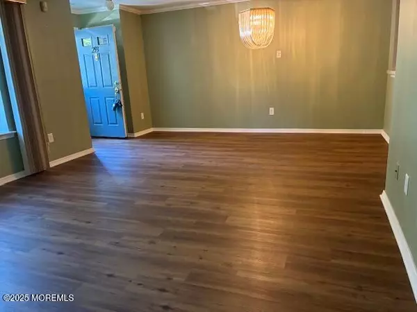 Aberdeen, NJ 07747,293 Gloucester Court