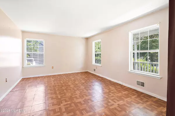 Barnegat, NJ 08005,7 Willowtree Court