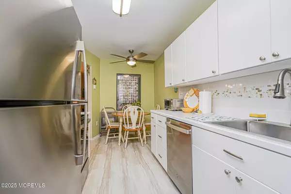 Manalapan, NJ 07726,148 Amberly Drive #J