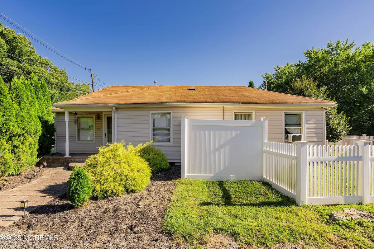 Howell, NJ 07728,29 Ford Road