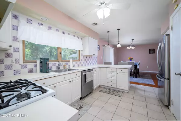 Jackson, NJ 08527,85 Susan Drive