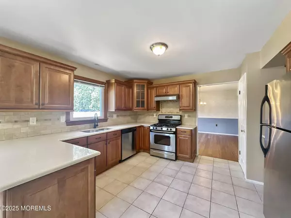 Manalapan, NJ 07726,7 Wheatley Road