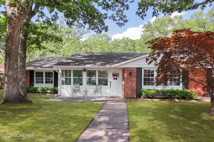 198 Buckingham Drive, Lakewood, NJ 08701