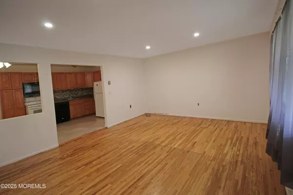 Whiting, NJ 08759,171 Columbine Avenue