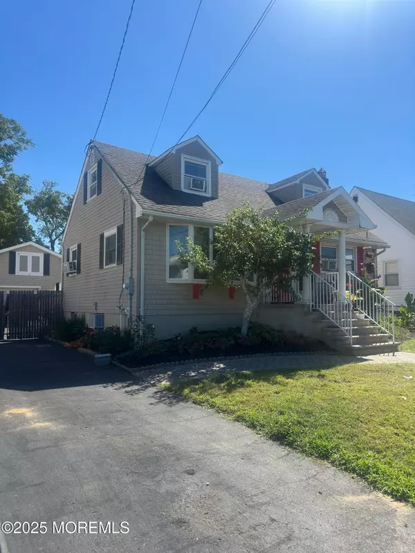 Keansburg, NJ 07734,64 Waackaack Avenue