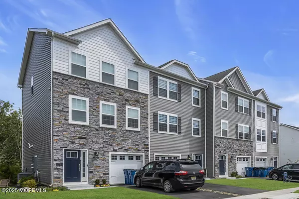 8 Avalon Lane, Jackson, NJ 08527