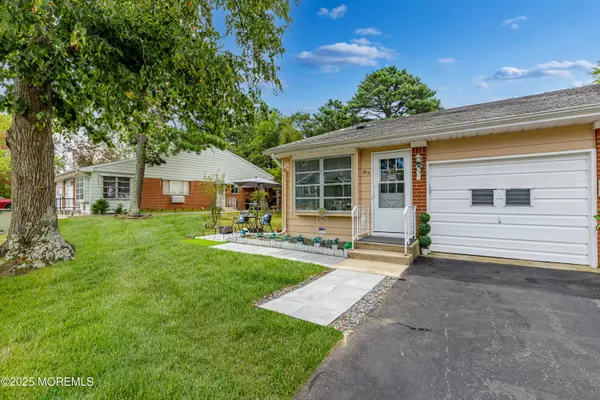 Whiting, NJ 08759,26 Salem Drive #A