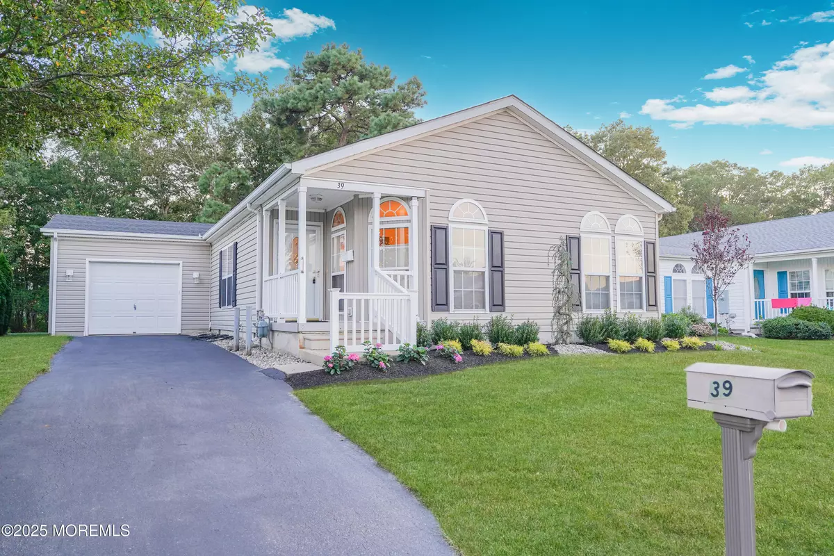 Manahawkin, NJ 08050,39 Oak Ridge Lane