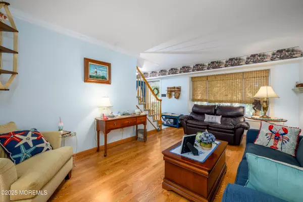 Howell, NJ 07731,26 Sweetbriar Trail