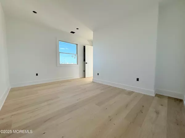 Ship Bottom, NJ 08008,319 W 8th Street #Suite C