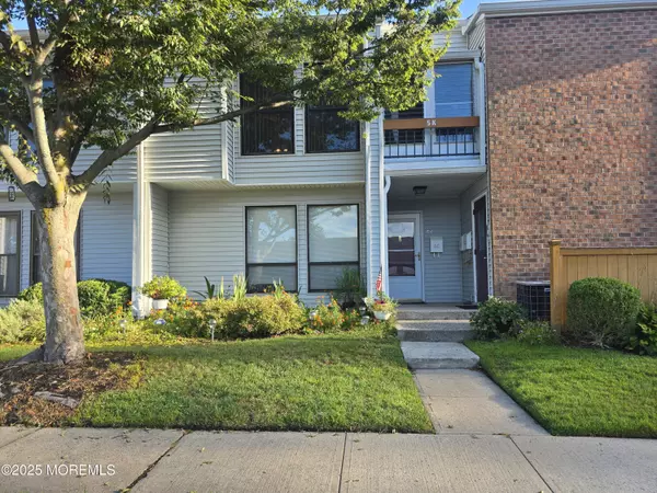 East Windsor, NJ 08520,5 Twin Rivers Drive #C