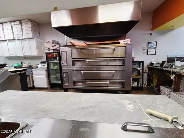 Toms River, NJ 08753,1922 Hooper Avenue #7 Little Mias
