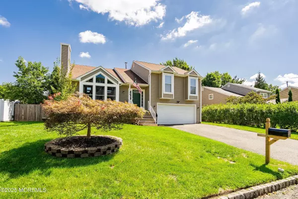 Howell, NJ 07731,30 Heritage Drive