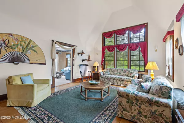 Red Bank, NJ 07701,19 Statesir Place