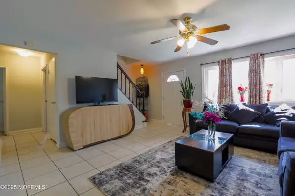 Keyport, NJ 07735,107 Boulevard W