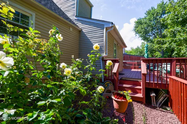 Keyport, NJ 07735,107 Boulevard W