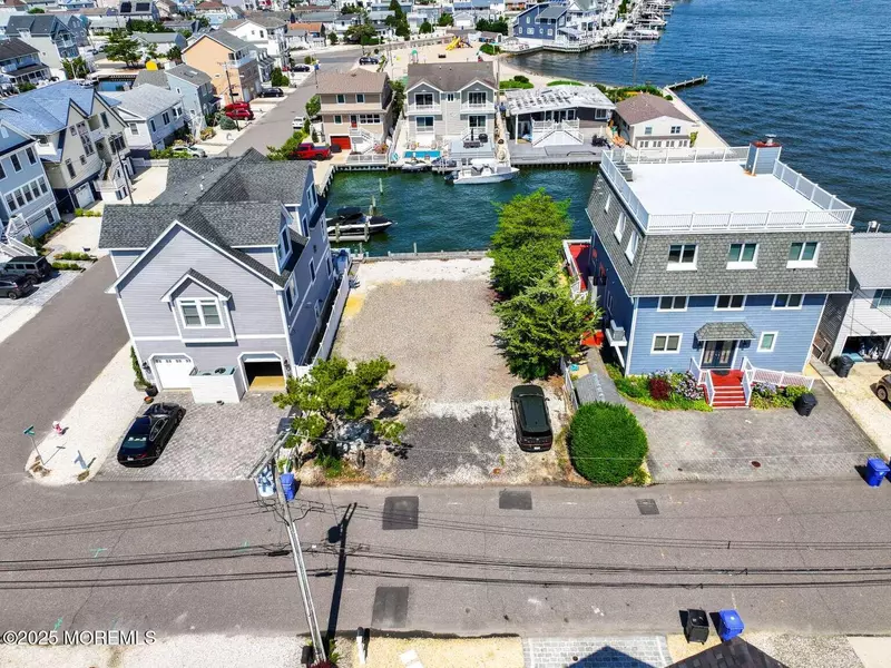 427 Delray Drive, Lavallette, NJ 08735
