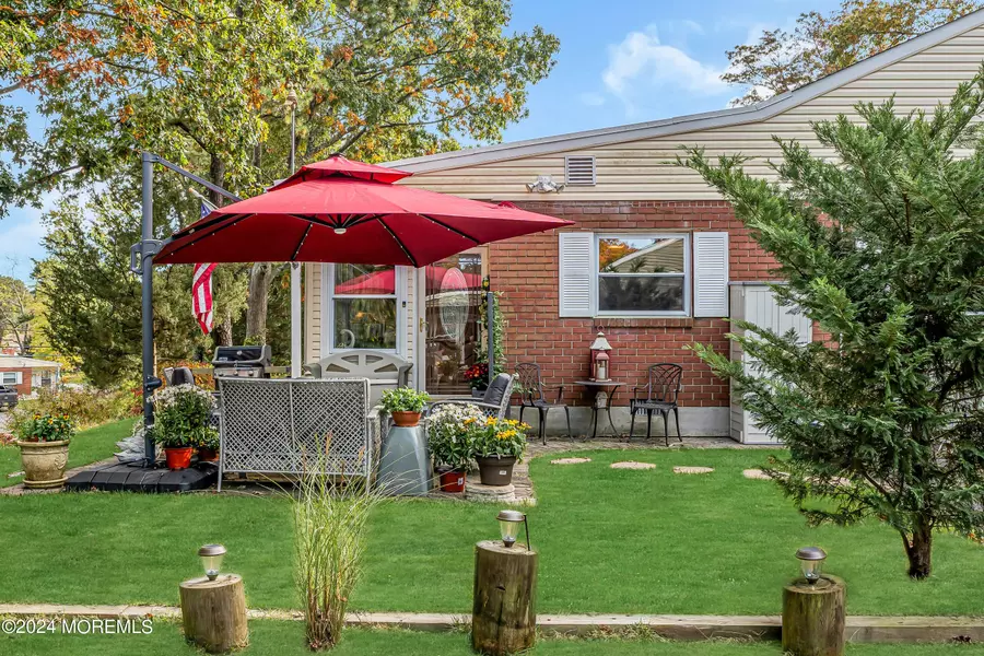 8 Willow Street, Toms River, NJ 08757