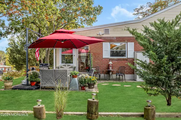 8 Willow Street, Toms River, NJ 08757