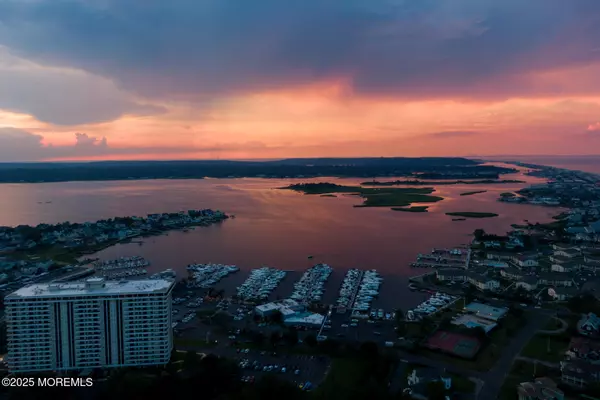 Monmouth Beach, NJ 07750,1 Channel Drive #709