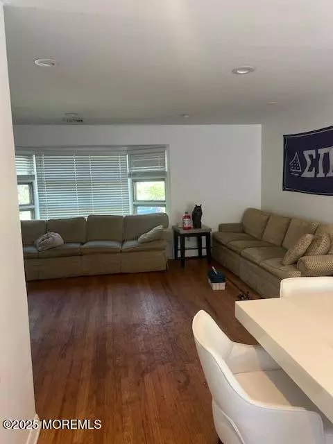 Oakhurst, NJ 07755,270 Berger Avenue